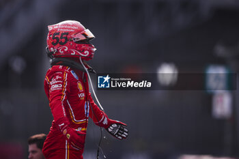 27/10/2024 - SAINZ Carlos (spa), Scuderia Ferrari SF-24, portrait celebrating his win during the Formula 1 Gran Premio de la Ciudad de Mexico 2024, 20th round of the 2024 Formula One World Championship from October 25 to 27, 2024 on the Autodromo Hermanos Rodriguez, in Mexico City, Mexico - F1 - MEXICO CITY GRAND PRIX 2024 - FORMULA 1 - MOTORI