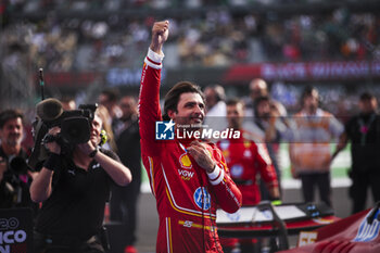 27/10/2024 - SAINZ Carlos (spa), Scuderia Ferrari SF-24, portrait celebrating his win during the Formula 1 Gran Premio de la Ciudad de Mexico 2024, 20th round of the 2024 Formula One World Championship from October 25 to 27, 2024 on the Autodromo Hermanos Rodriguez, in Mexico City, Mexico - F1 - MEXICO CITY GRAND PRIX 2024 - FORMULA 1 - MOTORI