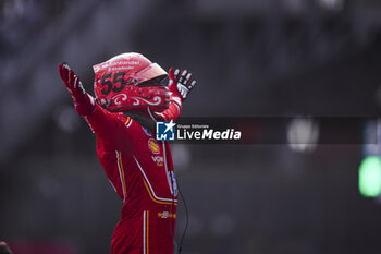 27/10/2024 - SAINZ Carlos (spa), Scuderia Ferrari SF-24, portrait celebrating his win during the Formula 1 Gran Premio de la Ciudad de Mexico 2024, 20th round of the 2024 Formula One World Championship from October 25 to 27, 2024 on the Autodromo Hermanos Rodriguez, in Mexico City, Mexico - F1 - MEXICO CITY GRAND PRIX 2024 - FORMULA 1 - MOTORI