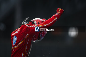 27/10/2024 - SAINZ Carlos (spa), Scuderia Ferrari SF-24, portrait celebration during the Formula 1 Gran Premio de la Ciudad de Mexico 2024, 20th round of the 2024 Formula One World Championship from October 25 to 27, 2024 on the Autodromo Hermanos Rodriguez, in Mexico City, Mexico - F1 - MEXICO CITY GRAND PRIX 2024 - FORMULA 1 - MOTORI