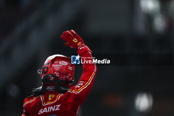 27/10/2024 - SAINZ Carlos (spa), Scuderia Ferrari SF-24, portrait celebration during the Formula 1 Gran Premio de la Ciudad de Mexico 2024, 20th round of the 2024 Formula One World Championship from October 25 to 27, 2024 on the Autodromo Hermanos Rodriguez, in Mexico City, Mexico - F1 - MEXICO CITY GRAND PRIX 2024 - FORMULA 1 - MOTORI