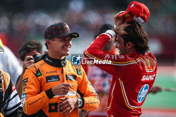 27/10/2024 - NORRIS Lando (gbr), McLaren F1 Team MCL38, portrait and SAINZ Carlos (spa), Scuderia Ferrari SF-24, portrait during the Formula 1 Gran Premio de la Ciudad de Mexico 2024, 20th round of the 2024 Formula One World Championship from October 25 to 27, 2024 on the Autodromo Hermanos Rodriguez, in Mexico City, Mexico - F1 - MEXICO CITY GRAND PRIX 2024 - FORMULA 1 - MOTORI