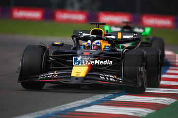 27/10/2024 - 01 VERSTAPPEN Max (nld), Red Bull Racing RB20, action during the Formula 1 Gran Premio de la Ciudad de Mexico 2024, 20th round of the 2024 Formula One World Championship from October 25 to 27, 2024 on the Autodromo Hermanos Rodriguez, in Mexico City, Mexico - F1 - MEXICO CITY GRAND PRIX 2024 - FORMULA 1 - MOTORI