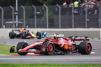 27/10/2024 - 55 SAINZ Carlos (spa), Scuderia Ferrari SF-24, action and 01 VERSTAPPEN Max (nld), Red Bull Racing RB20, action during the Formula 1 Gran Premio de la Ciudad de Mexico 2024, 20th round of the 2024 Formula One World Championship from October 25 to 27, 2024 on the Autodromo Hermanos Rodriguez, in Mexico City, Mexico - F1 - MEXICO CITY GRAND PRIX 2024 - FORMULA 1 - MOTORI