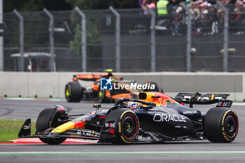 27/10/2024 - 01 VERSTAPPEN Max (nld), Red Bull Racing RB20, action and 04 NORRIS Lando (gbr), McLaren F1 Team MCL38, action during the Formula 1 Gran Premio de la Ciudad de Mexico 2024, 20th round of the 2024 Formula One World Championship from October 25 to 27, 2024 on the Autodromo Hermanos Rodriguez, in Mexico City, Mexico - F1 - MEXICO CITY GRAND PRIX 2024 - FORMULA 1 - MOTORI