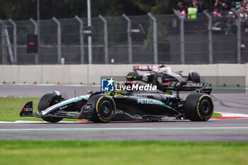 27/10/2024 - 44 HAMILTON Lewis (gbr), Mercedes AMG F1 Team W15, action and 20 MAGNUSSEN Kevin (den), Haas F1 Team VF-24 Ferrari, action during the Formula 1 Gran Premio de la Ciudad de Mexico 2024, 20th round of the 2024 Formula One World Championship from October 25 to 27, 2024 on the Autodromo Hermanos Rodriguez, in Mexico City, Mexico - F1 - MEXICO CITY GRAND PRIX 2024 - FORMULA 1 - MOTORI