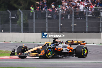 27/10/2024 - 81 PIASTRI Oscar (aus), McLaren F1 Team MCL38, action during the Formula 1 Gran Premio de la Ciudad de Mexico 2024, 20th round of the 2024 Formula One World Championship from October 25 to 27, 2024 on the Autodromo Hermanos Rodriguez, in Mexico City, Mexico - F1 - MEXICO CITY GRAND PRIX 2024 - FORMULA 1 - MOTORI