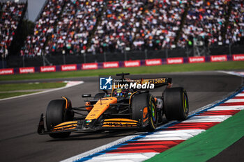 27/10/2024 - 81 PIASTRI Oscar (aus), McLaren F1 Team MCL38, action during the Formula 1 Gran Premio de la Ciudad de Mexico 2024, 20th round of the 2024 Formula One World Championship from October 25 to 27, 2024 on the Autodromo Hermanos Rodriguez, in Mexico City, Mexico - F1 - MEXICO CITY GRAND PRIX 2024 - FORMULA 1 - MOTORI