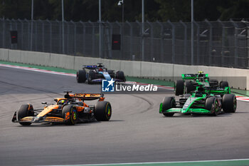 27/10/2024 - 81 PIASTRI Oscar (aus), McLaren F1 Team MCL38, action and 77 BOTTAS Valtteri (fin), Stake F1 Team Kick Sauber C44, action during the Formula 1 Gran Premio de la Ciudad de Mexico 2024, 20th round of the 2024 Formula One World Championship from October 25 to 27, 2024 on the Autodromo Hermanos Rodriguez, in Mexico City, Mexico - F1 - MEXICO CITY GRAND PRIX 2024 - FORMULA 1 - MOTORI