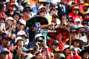 27/10/2024 - Mexican fans during the Formula 1 Gran Premio de la Ciudad de Mexico 2024, 20th round of the 2024 Formula One World Championship from October 25 to 27, 2024 on the Autodromo Hermanos Rodriguez, in Mexico City, Mexico - F1 - MEXICO CITY GRAND PRIX 2024 - FORMULA 1 - MOTORI