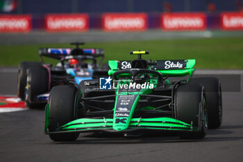 27/10/2024 - 24 ZHOU Guanyu (chi), Stake F1 Team Kick Sauber C44, action and 31 OCON Esteban (fra), Alpine F1 Team A524, action during the Formula 1 Gran Premio de la Ciudad de Mexico 2024, 20th round of the 2024 Formula One World Championship from October 25 to 27, 2024 on the Autodromo Hermanos Rodriguez, in Mexico City, Mexico - F1 - MEXICO CITY GRAND PRIX 2024 - FORMULA 1 - MOTORI