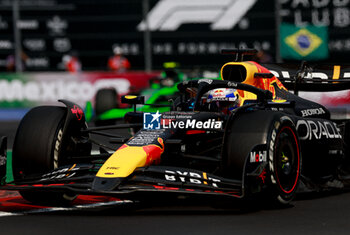 27/10/2024 - 01 VERSTAPPEN Max (nld), Red Bull Racing RB20, action during the Formula 1 Gran Premio de la Ciudad de Mexico 2024, 20th round of the 2024 Formula One World Championship from October 25 to 27, 2024 on the Autodromo Hermanos Rodriguez, in Mexico City, Mexico - F1 - MEXICO CITY GRAND PRIX 2024 - FORMULA 1 - MOTORI