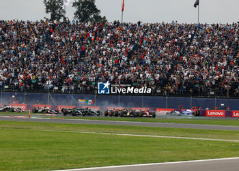 27/10/2024 - Start of the race 01 VERSTAPPEN Max (nld), Red Bull Racing RB20, action leads during the Formula 1 Gran Premio de la Ciudad de Mexico 2024, 20th round of the 2024 Formula One World Championship from October 25 to 27, 2024 on the Autodromo Hermanos Rodriguez, in Mexico City, Mexico - F1 - MEXICO CITY GRAND PRIX 2024 - FORMULA 1 - MOTORI