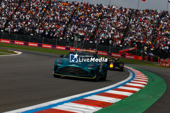 27/10/2024 - Safety car in action during the Formula 1 Gran Premio de la Ciudad de Mexico 2024, 20th round of the 2024 Formula One World Championship from October 25 to 27, 2024 on the Autodromo Hermanos Rodriguez, in Mexico City, Mexico - F1 - MEXICO CITY GRAND PRIX 2024 - FORMULA 1 - MOTORI