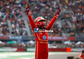 27/10/2024 - SAINZ Carlos (spa), Scuderia Ferrari SF-24, portrait celebration during the Formula 1 Gran Premio de la Ciudad de Mexico 2024, 20th round of the 2024 Formula One World Championship from October 25 to 27, 2024 on the Autodromo Hermanos Rodriguez, in Mexico City, Mexico - F1 - MEXICO CITY GRAND PRIX 2024 - FORMULA 1 - MOTORI