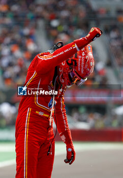 27/10/2024 - SAINZ Carlos (spa), Scuderia Ferrari SF-24, portrait celebration during the Formula 1 Gran Premio de la Ciudad de Mexico 2024, 20th round of the 2024 Formula One World Championship from October 25 to 27, 2024 on the Autodromo Hermanos Rodriguez, in Mexico City, Mexico - F1 - MEXICO CITY GRAND PRIX 2024 - FORMULA 1 - MOTORI