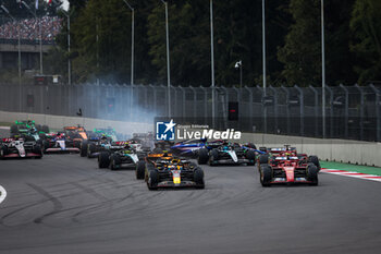 27/10/2024 - Start of the race: 55 SAINZ Carlos (spa), Scuderia Ferrari SF-24, 01 VERSTAPPEN Max (nld), Red Bull Racing RB20, action, during the Formula 1 Gran Premio de la Ciudad de Mexico 2024, 20th round of the 2024 Formula One World Championship from October 25 to 27, 2024 on the Autodromo Hermanos Rodriguez, in Mexico City, Mexico - F1 - MEXICO CITY GRAND PRIX 2024 - FORMULA 1 - MOTORI