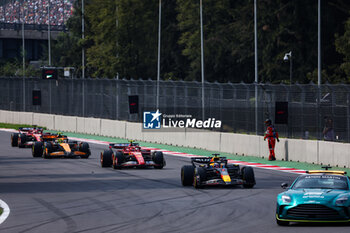 27/10/2024 - 01 VERSTAPPEN Max (nld), Red Bull Racing RB20, 55 SAINZ Carlos (spa), Scuderia Ferrari SF-24, action during the Formula 1 Gran Premio de la Ciudad de Mexico 2024, 20th round of the 2024 Formula One World Championship from October 25 to 27, 2024 on the Autodromo Hermanos Rodriguez, in Mexico City, Mexico - F1 - MEXICO CITY GRAND PRIX 2024 - FORMULA 1 - MOTORI