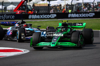 27/10/2024 - 24 ZHOU Guanyu (chi), Stake F1 Team Kick Sauber C44, 31 OCON Esteban (fra), Alpine F1 Team A524, action during the Formula 1 Gran Premio de la Ciudad de Mexico 2024, 20th round of the 2024 Formula One World Championship from October 25 to 27, 2024 on the Autodromo Hermanos Rodriguez, in Mexico City, Mexico - F1 - MEXICO CITY GRAND PRIX 2024 - FORMULA 1 - MOTORI