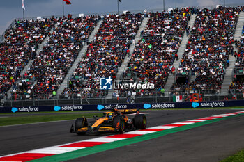 27/10/2024 - 81 PIASTRI Oscar (aus), McLaren F1 Team MCL38, action during the Formula 1 Gran Premio de la Ciudad de Mexico 2024, 20th round of the 2024 Formula One World Championship from October 25 to 27, 2024 on the Autodromo Hermanos Rodriguez, in Mexico City, Mexico - F1 - MEXICO CITY GRAND PRIX 2024 - FORMULA 1 - MOTORI