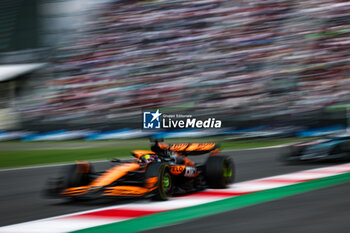 27/10/2024 - 81 PIASTRI Oscar (aus), McLaren F1 Team MCL38, action during the Formula 1 Gran Premio de la Ciudad de Mexico 2024, 20th round of the 2024 Formula One World Championship from October 25 to 27, 2024 on the Autodromo Hermanos Rodriguez, in Mexico City, Mexico - F1 - MEXICO CITY GRAND PRIX 2024 - FORMULA 1 - MOTORI