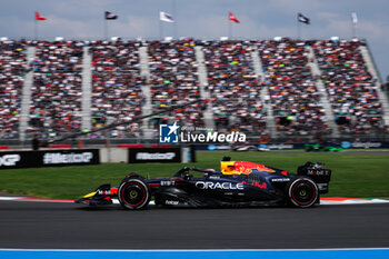 27/10/2024 - 01 VERSTAPPEN Max (nld), Red Bull Racing RB20, action during the Formula 1 Gran Premio de la Ciudad de Mexico 2024, 20th round of the 2024 Formula One World Championship from October 25 to 27, 2024 on the Autodromo Hermanos Rodriguez, in Mexico City, Mexico - F1 - MEXICO CITY GRAND PRIX 2024 - FORMULA 1 - MOTORI