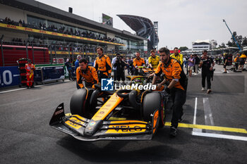 27/10/2024 - 04 NORRIS Lando (gbr), McLaren F1 Team MCL38, starting grid during the Formula 1 Gran Premio de la Ciudad de Mexico 2024, 20th round of the 2024 Formula One World Championship from October 25 to 27, 2024 on the Autodromo Hermanos Rodriguez, in Mexico City, Mexico - F1 - MEXICO CITY GRAND PRIX 2024 - FORMULA 1 - MOTORI