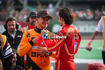 27/10/2024 - NORRIS Lando (gbr), McLaren F1 Team MCL38, SAINZ Carlos (spa), Scuderia Ferrari SF-24, portrait during the Formula 1 Gran Premio de la Ciudad de Mexico 2024, 20th round of the 2024 Formula One World Championship from October 25 to 27, 2024 on the Autodromo Hermanos Rodriguez, in Mexico City, Mexico - F1 - MEXICO CITY GRAND PRIX 2024 - FORMULA 1 - MOTORI