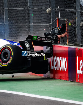 27/10/2024 - 22 TSUNODA Yuki (jap), Visa Cash App RB F1 Team VCARB 01, action crash, accident, with a TV cameraman filming, during the Formula 1 Gran Premio de la Ciudad de Mexico 2024, 20th round of the 2024 Formula One World Championship from October 25 to 27, 2024 on the Autodromo Hermanos Rodriguez, in Mexico City, Mexico - F1 - MEXICO CITY GRAND PRIX 2024 - FORMULA 1 - MOTORI