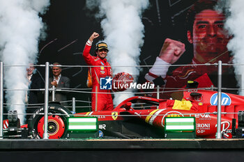 2024-10-28 - SAINZ Carlos (spa), Scuderia Ferrari SF-24, portrait podium celebration during the Formula 1 Gran Premio de la Ciudad de Mexico during the Formula 1 Gran Premio de la Ciudad de Mexico 2024, 20th round of the 2024 Formula One World Championship from October 25 to 27, 2024 on the Autodromo Hermanos Rodriguez, in Mexico City, Mexico - F1 - MEXICO CITY GRAND PRIX 2024 - FORMULA 1 - MOTORS