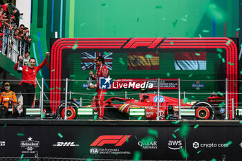 2024-10-28 - SAINZ Carlos (spa), Scuderia Ferrari SF-24, portrait podium celebration during the Formula 1 Gran Premio de la Ciudad de Mexico 2024, 20th round of the 2024 Formula One World Championship from October 25 to 27, 2024 on the Autodromo Hermanos Rodriguez, in Mexico City, Mexico - F1 - MEXICO CITY GRAND PRIX 2024 - FORMULA 1 - MOTORS