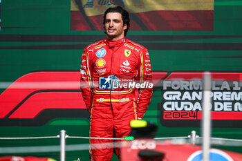 2024-10-28 - SAINZ Carlos (spa), Scuderia Ferrari SF-24, portrait podium celebration during the Formula 1 Gran Premio de la Ciudad de Mexico 2024, 20th round of the 2024 Formula One World Championship from October 25 to 27, 2024 on the Autodromo Hermanos Rodriguez, in Mexico City, Mexico - F1 - MEXICO CITY GRAND PRIX 2024 - FORMULA 1 - MOTORS