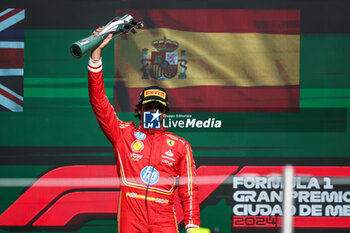 2024-10-28 - SAINZ Carlos (spa), Scuderia Ferrari SF-24, portrait podium celebration during the Formula 1 Gran Premio de la Ciudad de Mexico 2024, 20th round of the 2024 Formula One World Championship from October 25 to 27, 2024 on the Autodromo Hermanos Rodriguez, in Mexico City, Mexico - F1 - MEXICO CITY GRAND PRIX 2024 - FORMULA 1 - MOTORS