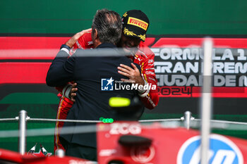 2024-10-28 - SAINZ Carlos (spa), Scuderia Ferrari SF-24, portrait podium celebration during the Formula 1 Gran Premio de la Ciudad de Mexico 2024, 20th round of the 2024 Formula One World Championship from October 25 to 27, 2024 on the Autodromo Hermanos Rodriguez, in Mexico City, Mexico - F1 - MEXICO CITY GRAND PRIX 2024 - FORMULA 1 - MOTORS