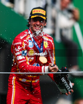 2024-10-28 - SAINZ Carlos (spa), Scuderia Ferrari SF-24, portrait podium celebration during the Formula 1 Gran Premio de la Ciudad de Mexico 2024, 20th round of the 2024 Formula One World Championship from October 25 to 27, 2024 on the Autodromo Hermanos Rodriguez, in Mexico City, Mexico - F1 - MEXICO CITY GRAND PRIX 2024 - FORMULA 1 - MOTORS