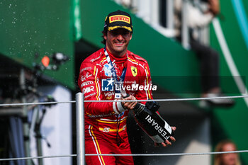 2024-10-28 - SAINZ Carlos (spa), Scuderia Ferrari SF-24, portrait podium celebration during the Formula 1 Gran Premio de la Ciudad de Mexico 2024, 20th round of the 2024 Formula One World Championship from October 25 to 27, 2024 on the Autodromo Hermanos Rodriguez, in Mexico City, Mexico - F1 - MEXICO CITY GRAND PRIX 2024 - FORMULA 1 - MOTORS