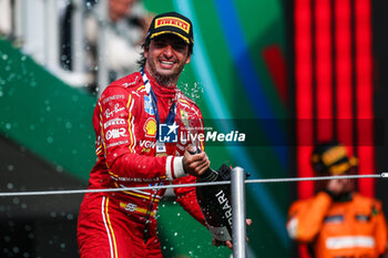 2024-10-28 - SAINZ Carlos (spa), Scuderia Ferrari SF-24, portrait podium celebration during the Formula 1 Gran Premio de la Ciudad de Mexico 2024, 20th round of the 2024 Formula One World Championship from October 25 to 27, 2024 on the Autodromo Hermanos Rodriguez, in Mexico City, Mexico - F1 - MEXICO CITY GRAND PRIX 2024 - FORMULA 1 - MOTORS