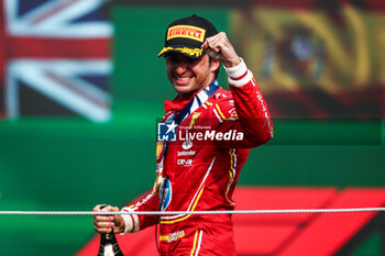 2024-10-28 - SAINZ Carlos (spa), Scuderia Ferrari SF-24, portrait podium celebration during the Formula 1 Gran Premio de la Ciudad de Mexico 2024, 20th round of the 2024 Formula One World Championship from October 25 to 27, 2024 on the Autodromo Hermanos Rodriguez, in Mexico City, Mexico - F1 - MEXICO CITY GRAND PRIX 2024 - FORMULA 1 - MOTORS