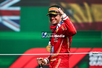 2024-10-28 - SAINZ Carlos (spa), Scuderia Ferrari SF-24, portrait podium celebration during the Formula 1 Gran Premio de la Ciudad de Mexico 2024, 20th round of the 2024 Formula One World Championship from October 25 to 27, 2024 on the Autodromo Hermanos Rodriguez, in Mexico City, Mexico - F1 - MEXICO CITY GRAND PRIX 2024 - FORMULA 1 - MOTORS