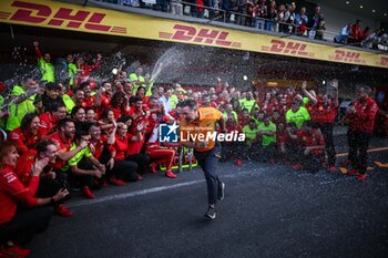 2024-10-28 - BROWN Zak (usa), CEO of of McLaren Racing, portrait Scuderia Ferrari win celebration, SAINZ Carlos (spa), Scuderia Ferrari SF-24, portrait during the Formula 1 Gran Premio de la Ciudad de Mexico 2024, 20th round of the 2024 Formula One World Championship from October 25 to 27, 2024 on the Autodromo Hermanos Rodriguez, in Mexico City, Mexico - F1 - MEXICO CITY GRAND PRIX 2024 - FORMULA 1 - MOTORS