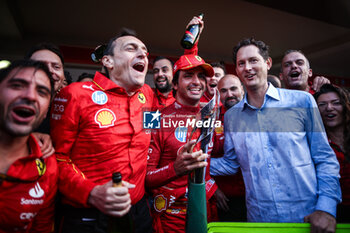 2024-10-28 - SAINZ Carlos (spa), Scuderia Ferrari SF-24, portrait, ELKANN John (ita), Ferrari President, portrait team celebration during the Formula 1 Gran Premio de la Ciudad de Mexico 2024, 20th round of the 2024 Formula One World Championship from October 25 to 27, 2024 on the Autodromo Hermanos Rodriguez, in Mexico City, Mexico - F1 - MEXICO CITY GRAND PRIX 2024 - FORMULA 1 - MOTORS