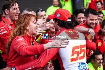 2024-10-28 - SAINZ Carlos (spa), Scuderia Ferrari SF-24, portrait team celebration during the Formula 1 Gran Premio de la Ciudad de Mexico 2024, 20th round of the 2024 Formula One World Championship from October 25 to 27, 2024 on the Autodromo Hermanos Rodriguez, in Mexico City, Mexico - F1 - MEXICO CITY GRAND PRIX 2024 - FORMULA 1 - MOTORS