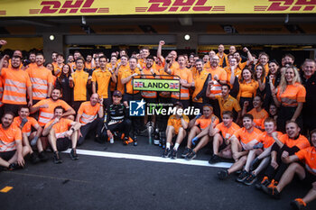 2024-10-28 - NORRIS Lando (gbr), McLaren F1 Team MCL38, portrait second position celebration during the Formula 1 Gran Premio de la Ciudad de Mexico 2024, 20th round of the 2024 Formula One World Championship from October 25 to 27, 2024 on the Autodromo Hermanos Rodriguez, in Mexico City, Mexico - F1 - MEXICO CITY GRAND PRIX 2024 - FORMULA 1 - MOTORS