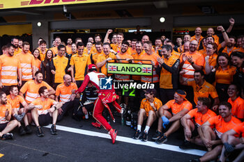 2024-10-28 - SAINZ Carlos (spa), Scuderia Ferrari SF-24, portrait and NORRIS Lando (gbr), McLaren F1 Team MCL38, portrait second position celebration during the Formula 1 Gran Premio de la Ciudad de Mexico 2024, 20th round of the 2024 Formula One World Championship from October 25 to 27, 2024 on the Autodromo Hermanos Rodriguez, in Mexico City, Mexico - F1 - MEXICO CITY GRAND PRIX 2024 - FORMULA 1 - MOTORS