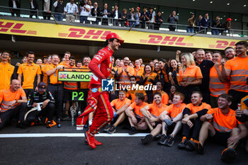 2024-10-28 - SAINZ Carlos (spa), Scuderia Ferrari SF-24, portrait at the Mclaren celebration during the Formula 1 Gran Premio de la Ciudad de Mexico 2024, 20th round of the 2024 Formula One World Championship from October 25 to 27, 2024 on the Autodromo Hermanos Rodriguez, in Mexico City, Mexico - F1 - MEXICO CITY GRAND PRIX 2024 - FORMULA 1 - MOTORS