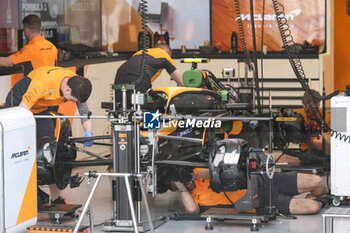 31/10/2024 - McLaren F1 Team MCL38, mechanical detail mechanic, mecanicien, mechanics during the Formula 1 Grande Premio de Sao Paulo 2024, 21th round of the 2024 Formula One World Championship from November 1 to 3, 2024 on the Interlagos Circuit, in Sao Paulo, Brazil - F1 - SAO PAULO GRAND PRIX 2024 - FORMULA 1 - MOTORI