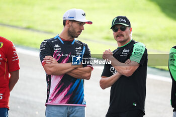 31/10/2024 - GASLY Pierre (fra), Alpine F1 Team A524, BOTTAS Valtteri (fin), Stake F1 Team Kick Sauber C44, portrait during the Formula 1 Grande Premio de Sao Paulo 2024, 21th round of the 2024 Formula One World Championship from November 1 to 3, 2024 on the Interlagos Circuit, in Sao Paulo, Brazil - F1 - SAO PAULO GRAND PRIX 2024 - FORMULA 1 - MOTORI