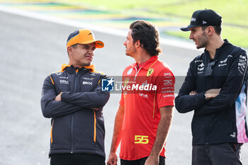 31/10/2024 - NORRIS Lando (gbr), McLaren F1 Team MCL38, SAINZ Carlos (spa), Scuderia Ferrari SF-24, portrait during the Formula 1 Grande Premio de Sao Paulo 2024, 21th round of the 2024 Formula One World Championship from November 1 to 3, 2024 on the Interlagos Circuit, in Sao Paulo, Brazil - F1 - SAO PAULO GRAND PRIX 2024 - FORMULA 1 - MOTORI