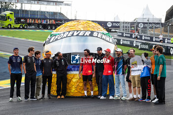 31/10/2024 - All drivers paying tribute to Ayrton Senna, with Sebastian Vettel, during the Formula 1 Grande Premio de Sao Paulo 2024, 21th round of the 2024 Formula One World Championship from November 1 to 3, 2024 on the Interlagos Circuit, in Sao Paulo, Brazil - F1 - SAO PAULO GRAND PRIX 2024 - FORMULA 1 - MOTORI