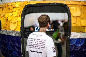 31/10/2024 - Sebastian Vettel at Senna Tribute with gigant replica Senna helmet, casque, created by local artists working with Sebastian Vettel and Senna Foundation during the Formula 1 Grande Premio de Sao Paulo 2024, 21th round of the 2024 Formula One World Championship from November 1 to 3, 2024 on the Interlagos Circuit, in Sao Paulo, Brazil - F1 - SAO PAULO GRAND PRIX 2024 - FORMULA 1 - MOTORI